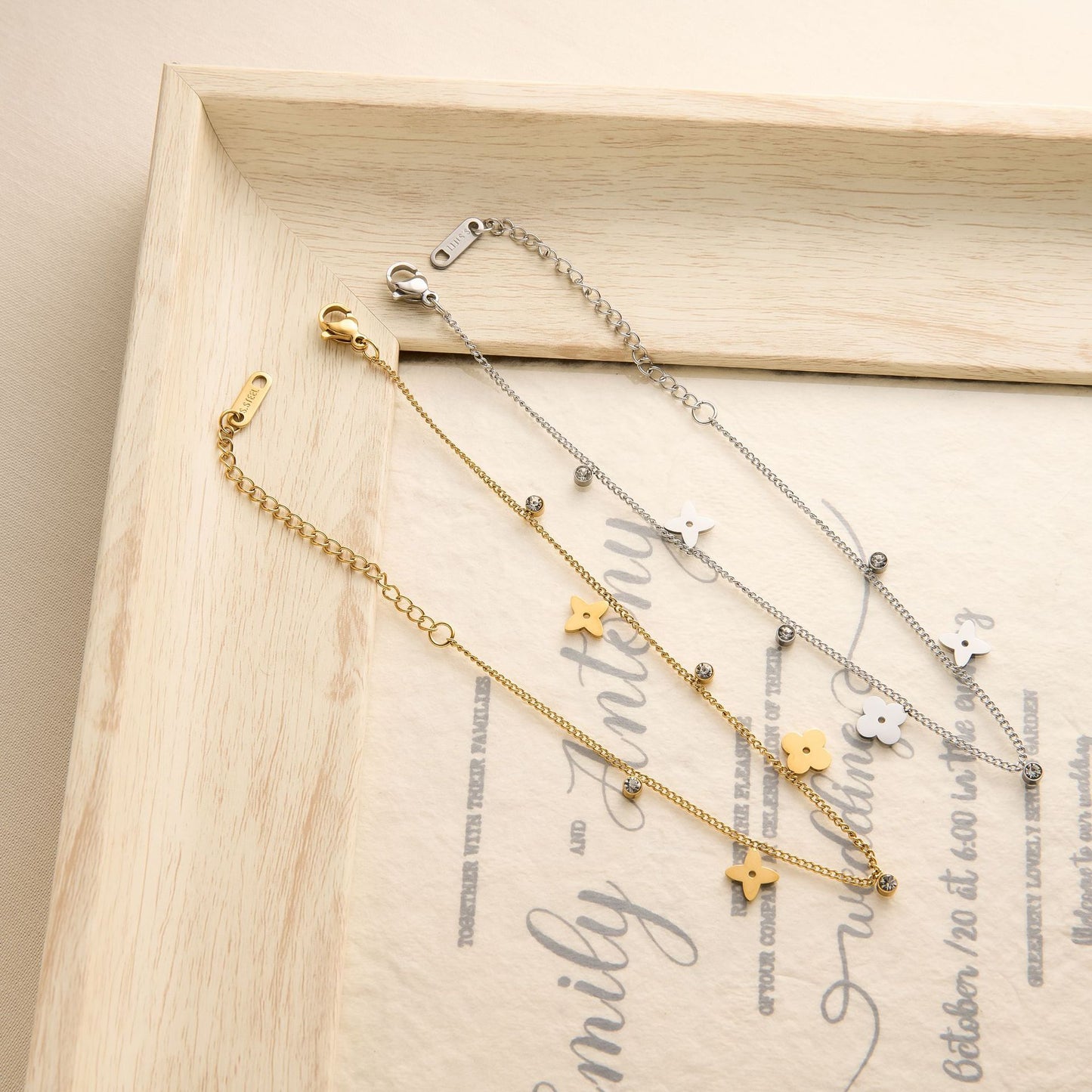 18K Gold Four-Leaf Flower Bracelet