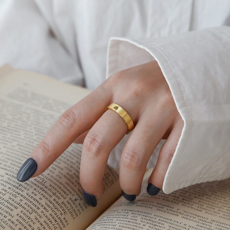 18K Gold "Love" Digital Women's Ring (Non-Fading)