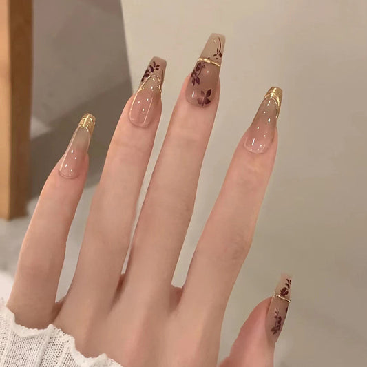 Uñas de otoño con efecto ballet en rojo oscuro 