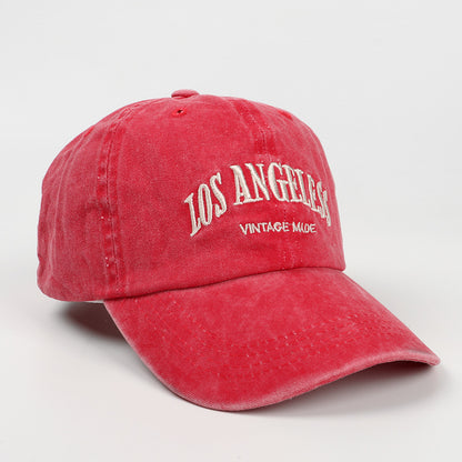 Gorra bordada con letras vintage 