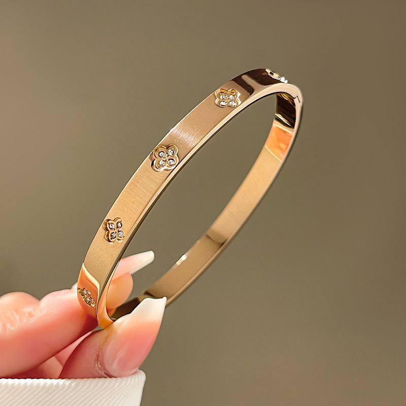 Four-leaf clover gypsy titanium steel bracelet