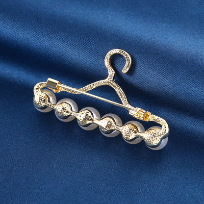 Creative hanger pearl brooch