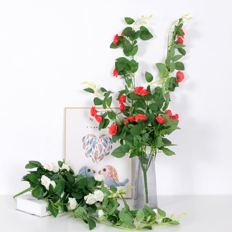 Flores artificiales para colgar en la pared de rosas. 