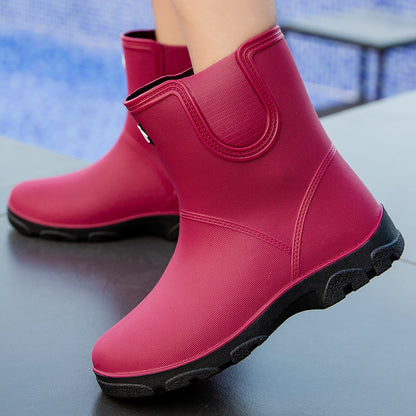 Short rain boots couple thick soles