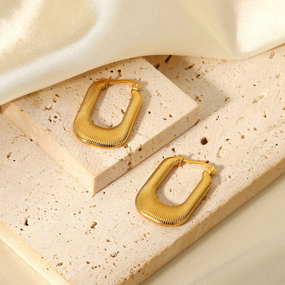Threaded U-shaped earrings