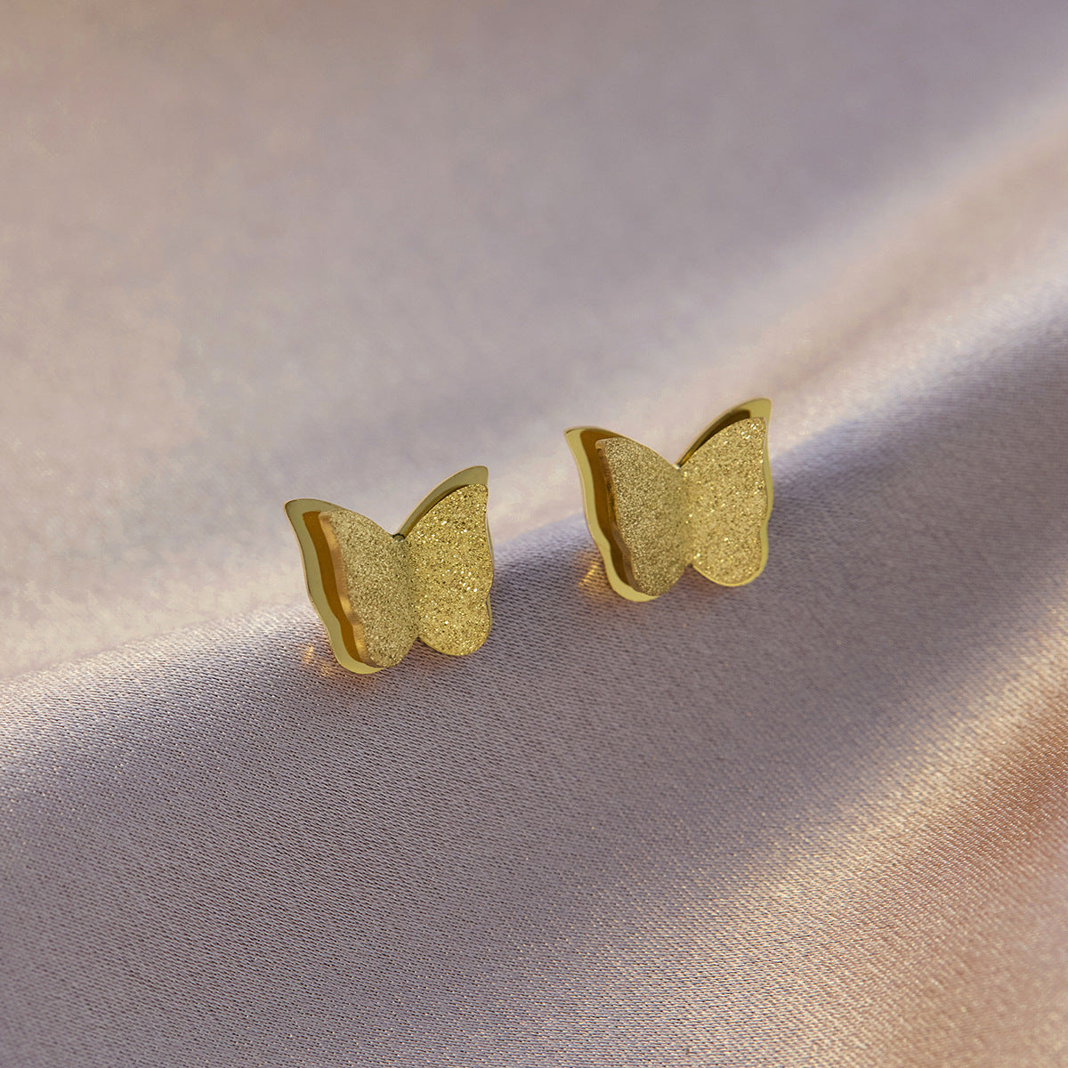 Four-leaf clover titanium steel ear buckle