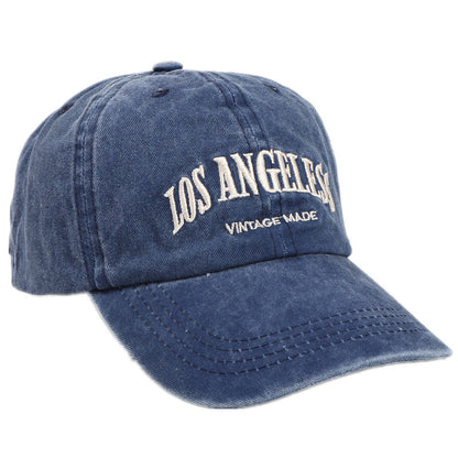 Gorra bordada con letras vintage 