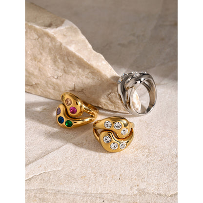 Teardrop-shaped round zircon ring