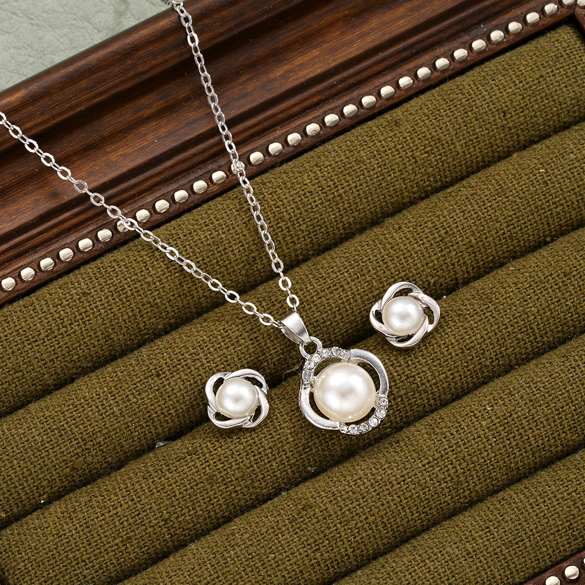 Imitation Pearl Necklace & Earring Set