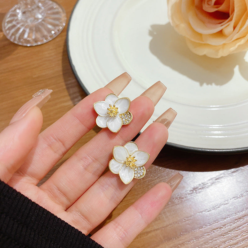 White petal earrings