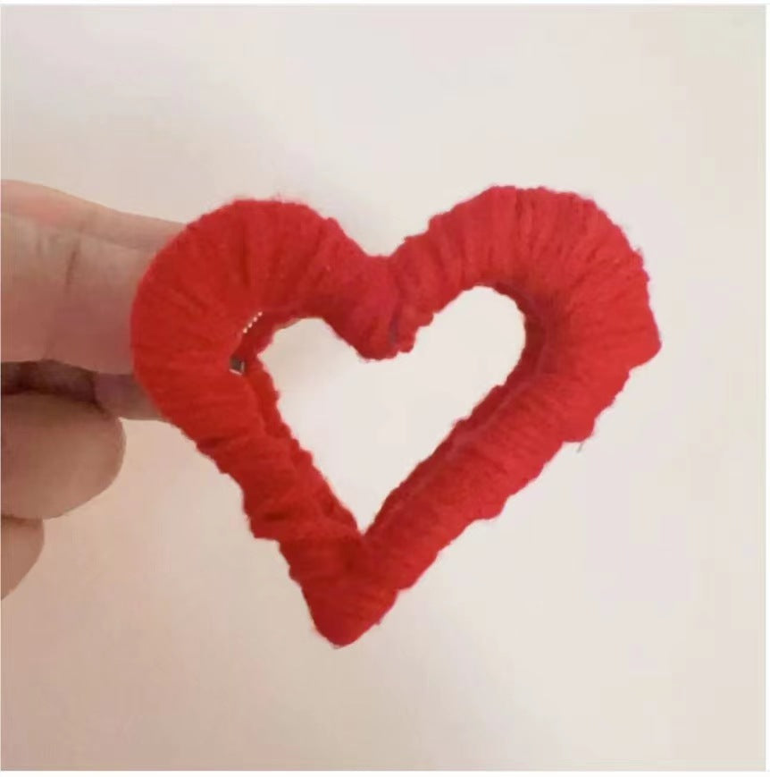 Yarn love grab clip girl