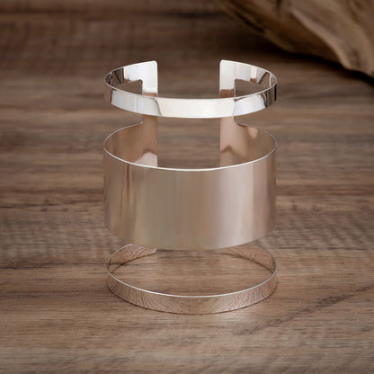 Open metal smooth coil bracelet