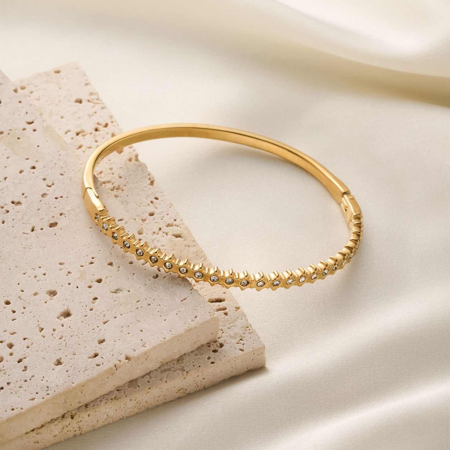 18k gold niche design bracelet