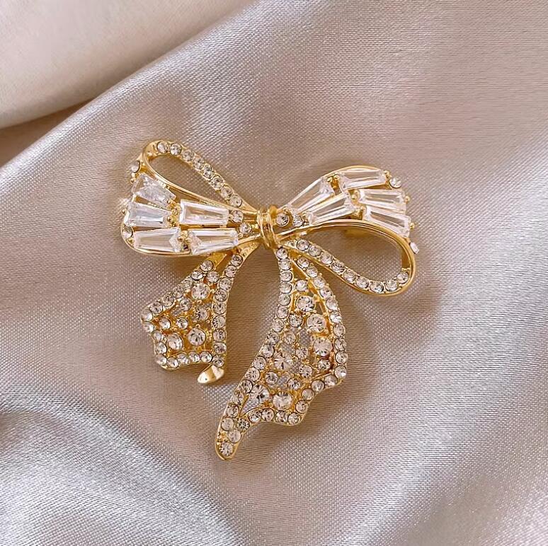 Bow zircon brooch