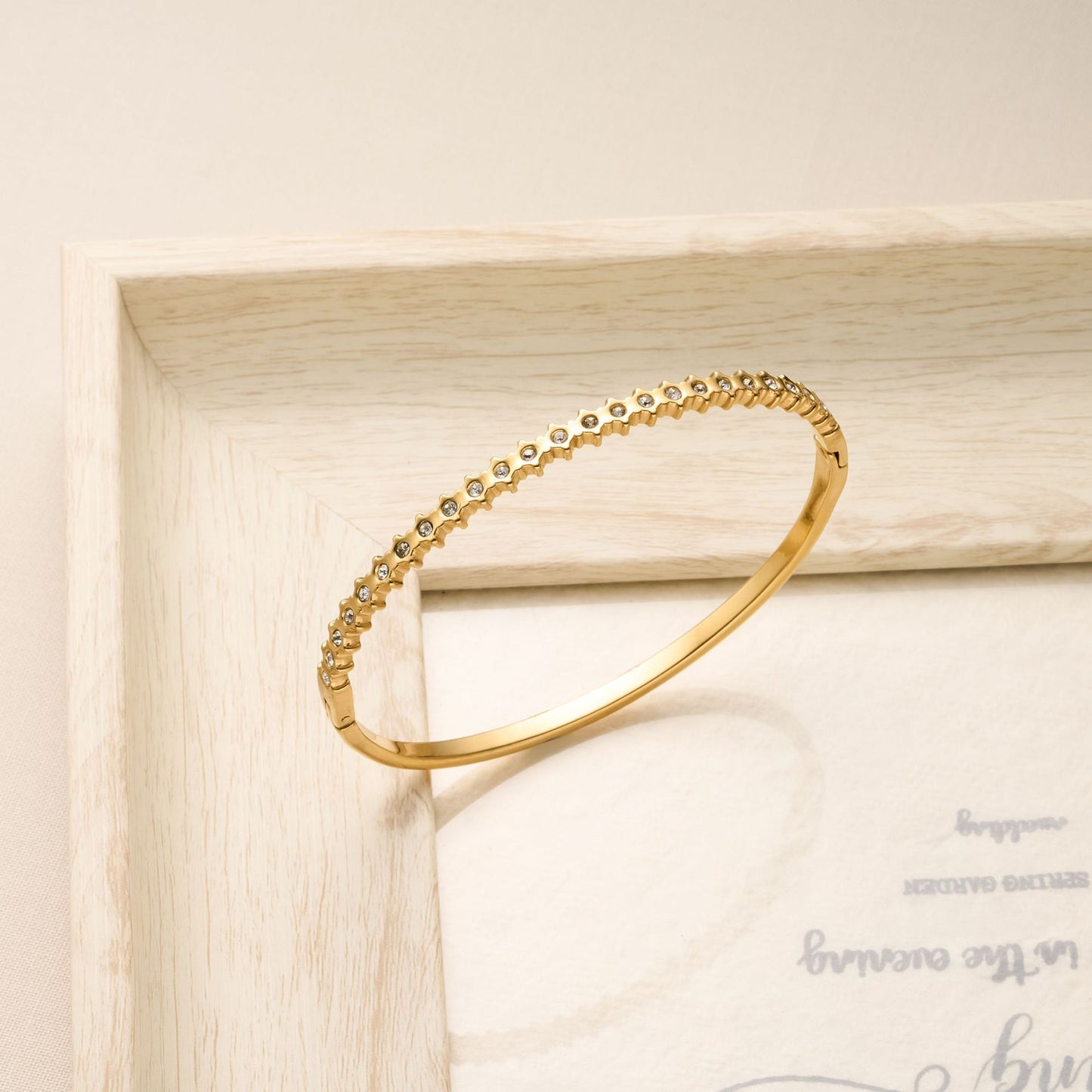 18k gold niche design bracelet