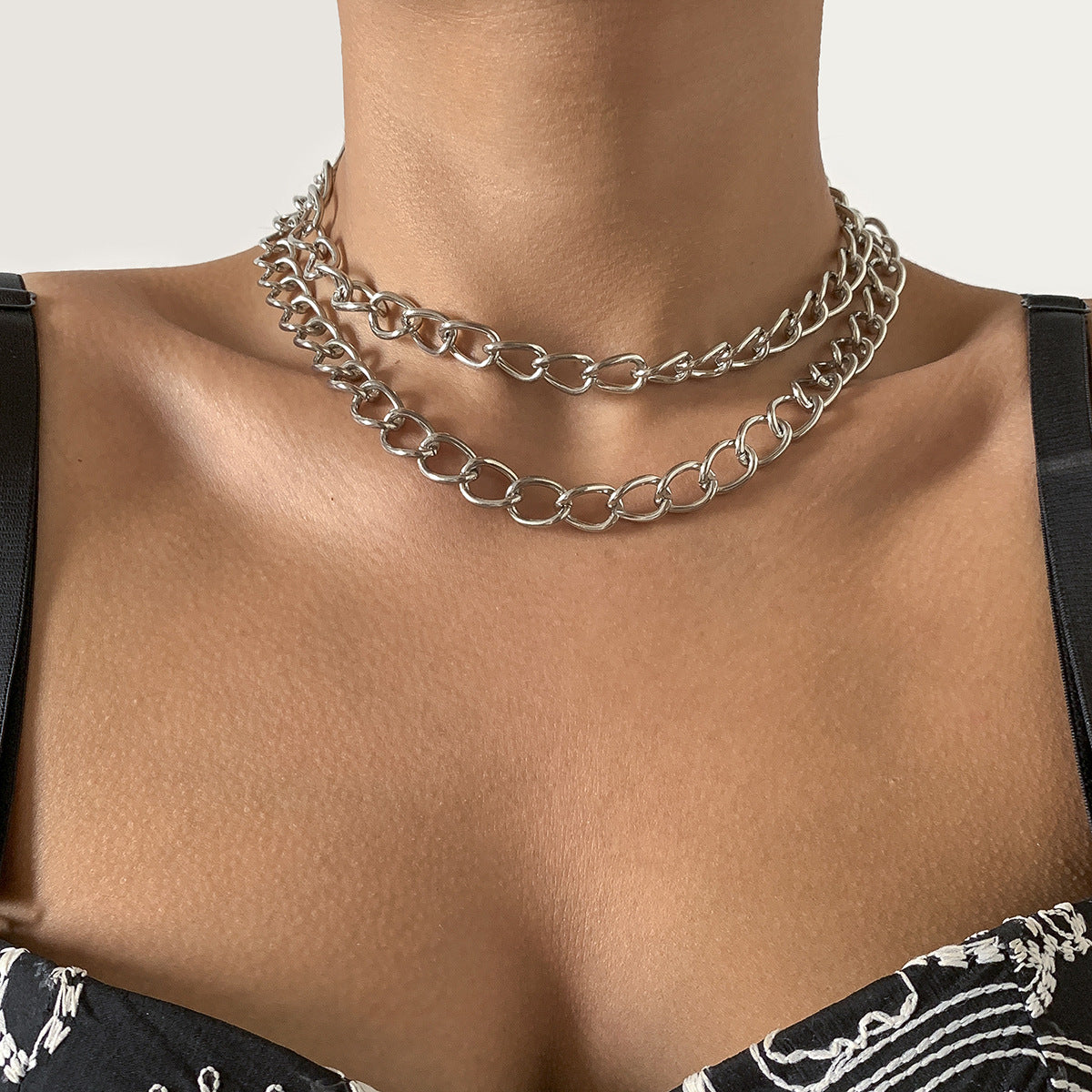 Collar de cadena hueca de doble capa estilo punk simple