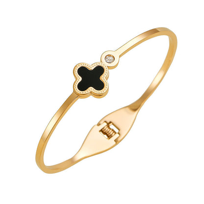 Shell four-leaf clover bracelet