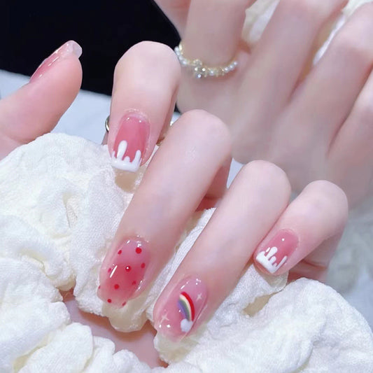 Uñas postizas con efecto ombré y rubor arcoíris 