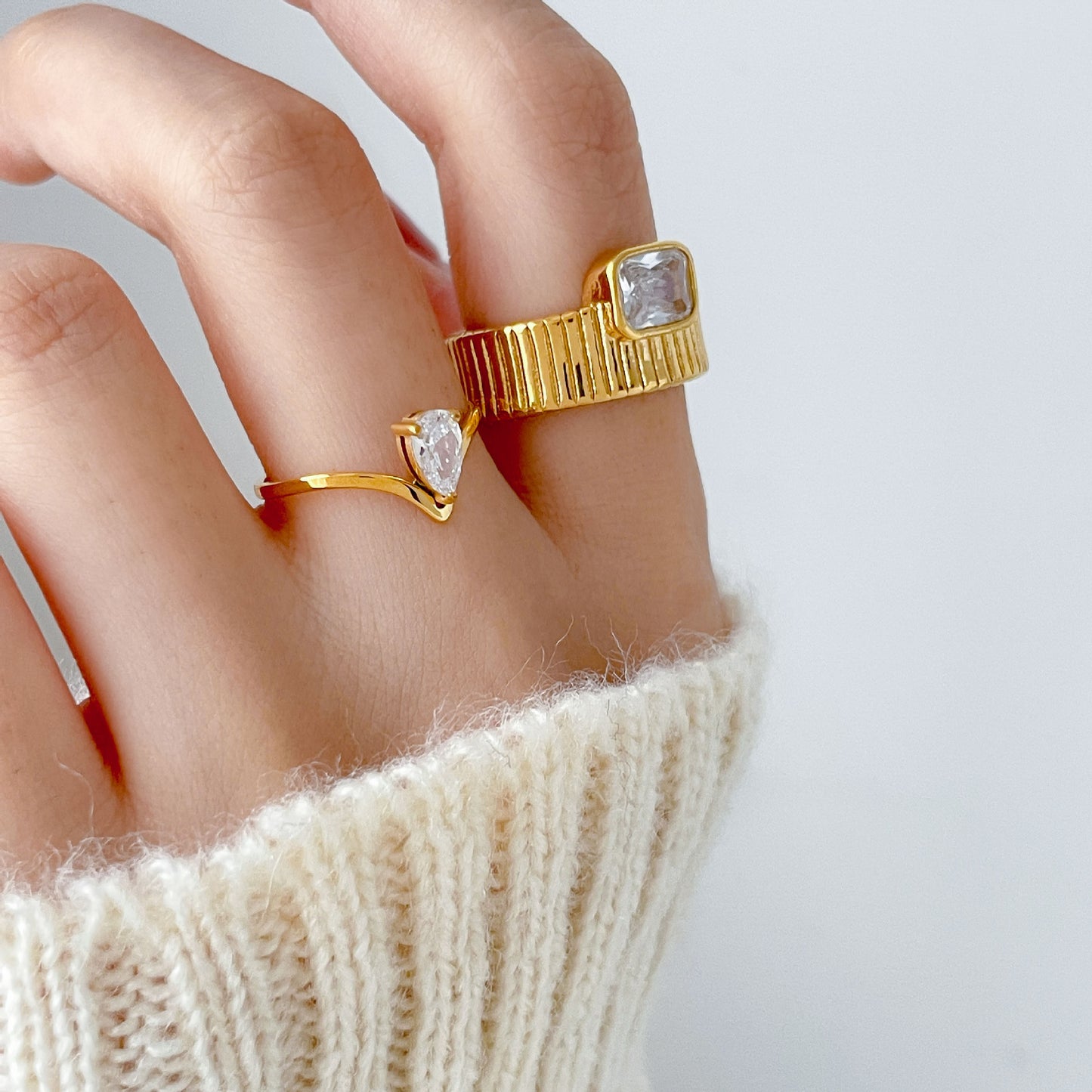 V-Shaped Waterdrop Zircon 18K Gold-Plated Women's Thin Ring