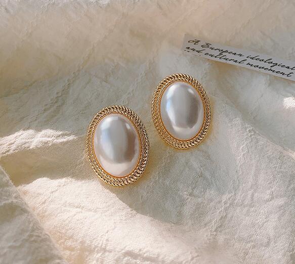 French retro atmospheric stud earrings