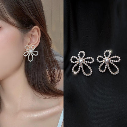 Pearl delicate flower stud earrings wholesale