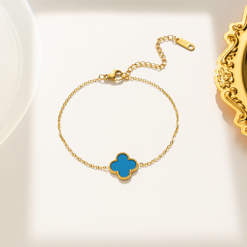 Pulseira feminina em aço titânio - trevo preto e branco, corrente em ouro rosa 