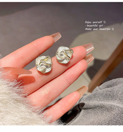 Drip glaze camellia stud earrings are simple