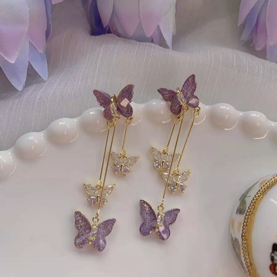 Pendientes largos con flecos de mariposa morada 
