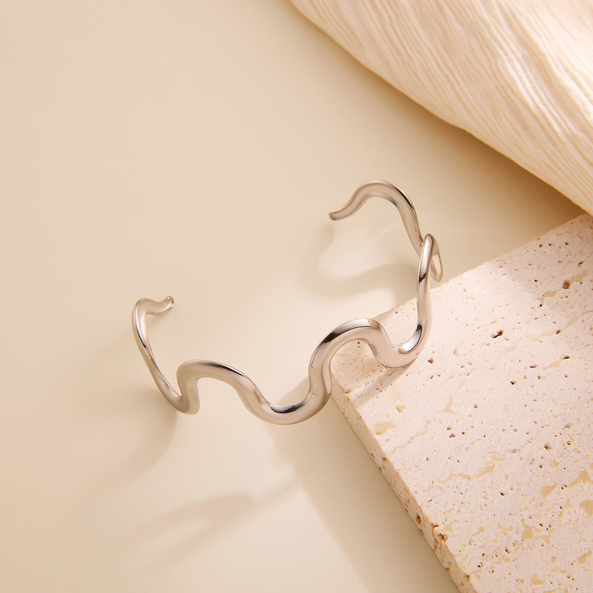 18K Gold Wavy Necklace & Bracelet Set