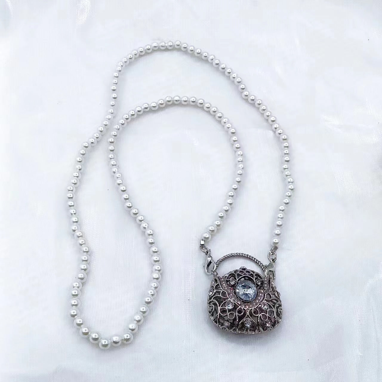 Hollow metal decorative bag