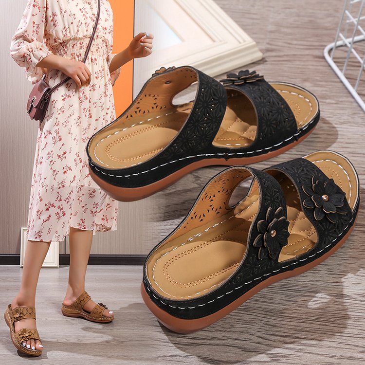 Soft-soled hollow flower sandals