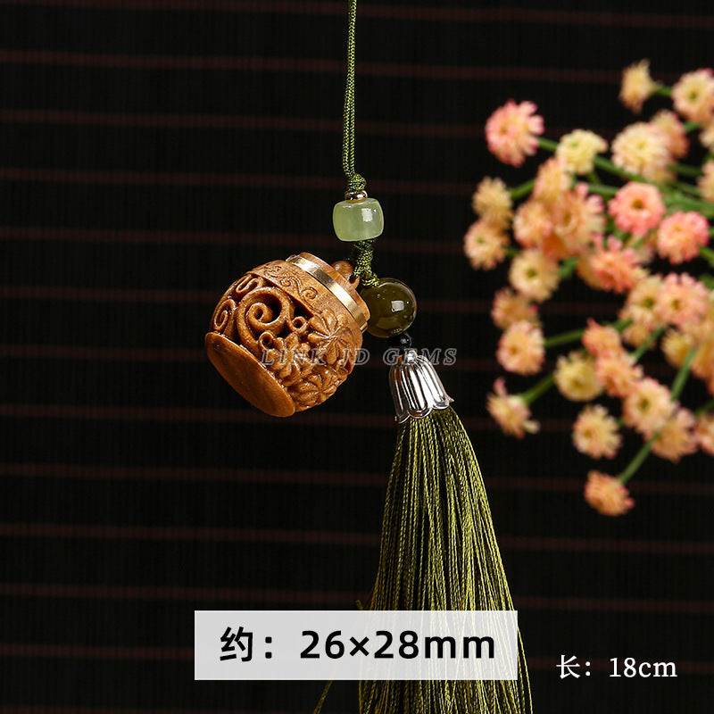 Green sandalwood sachet diffuser pendant