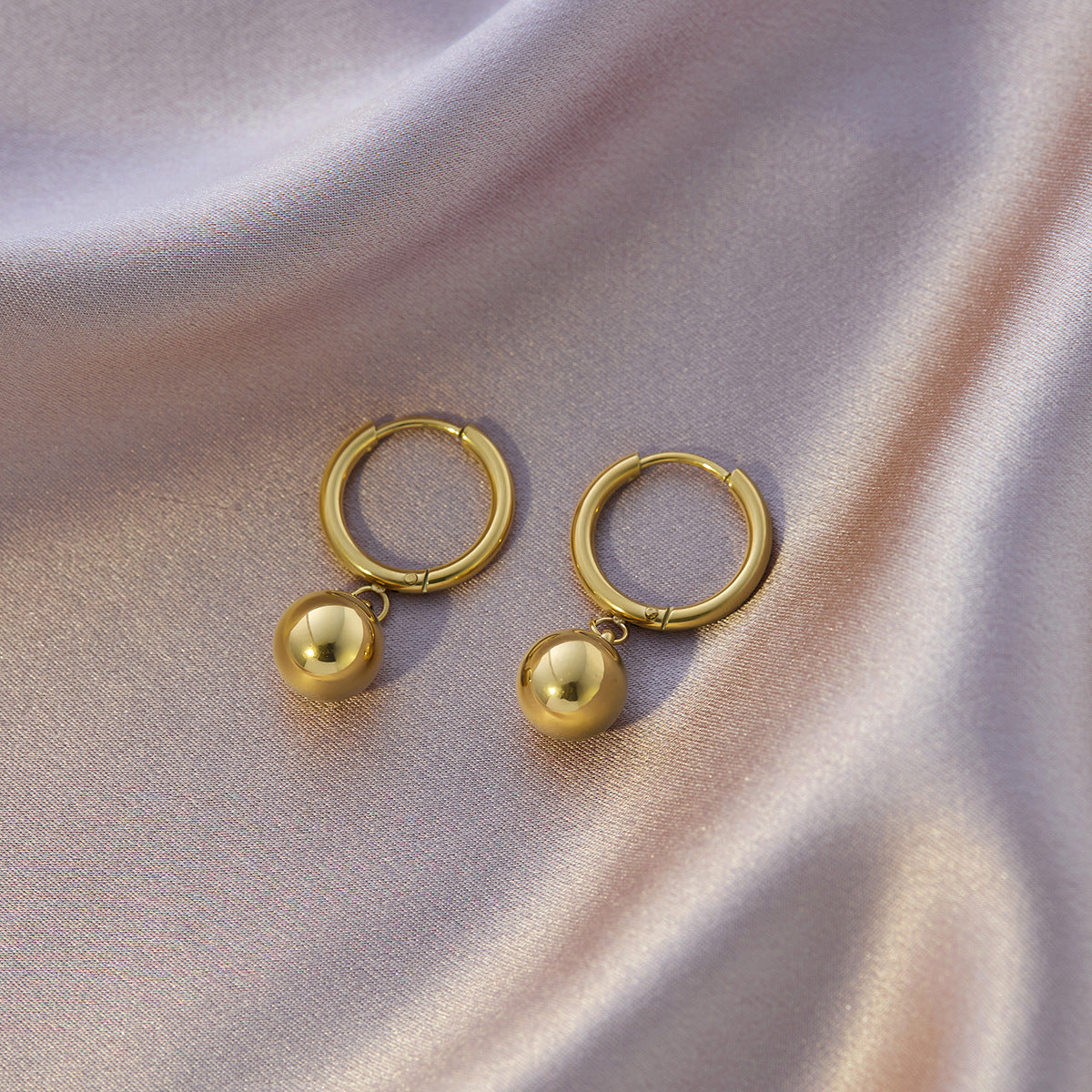 Four-leaf clover titanium steel ear buckle