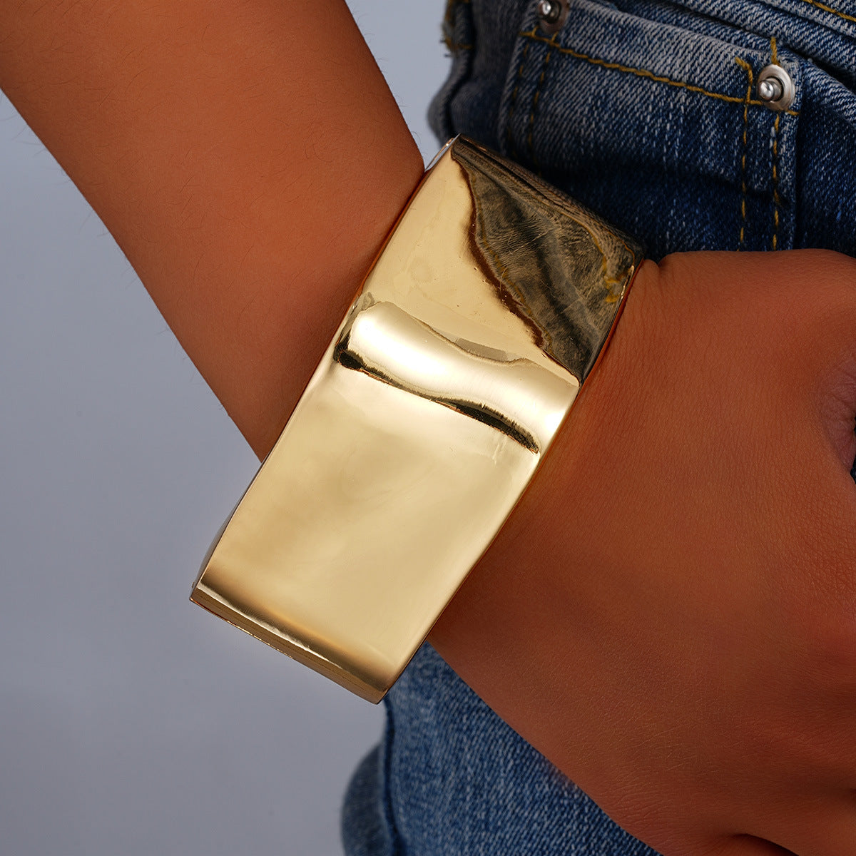 Streamline Metal Hug Spring Bracelet