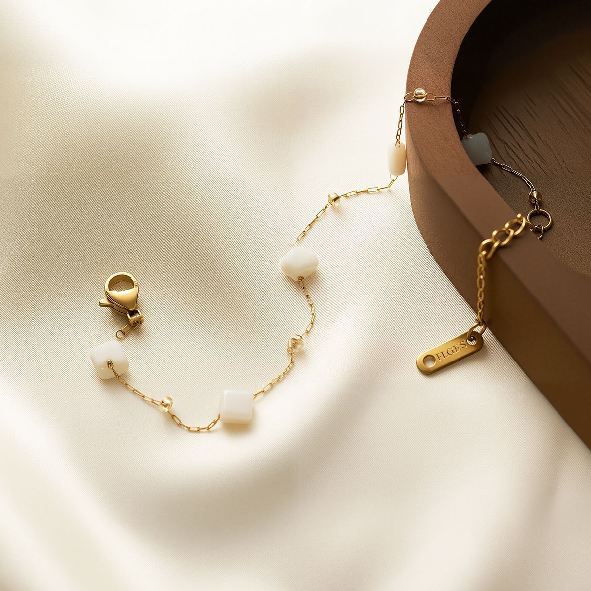 Women's Titanium Steel Four-Leaf Clover & Natural Stone Bracelet — 18K Gold-Plated, Non-Fading