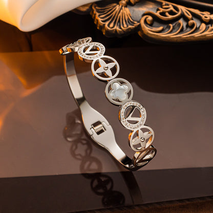 Pulsera de diamantes en forma de V con trébol hueco, acero inoxidable de moda 