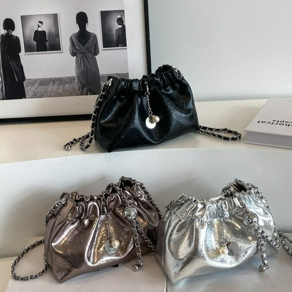 Bolso tipo bandolera con cadena y bolso nube plisado 