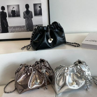 Bolso tipo bandolera con cadena y bolso nube plisado 