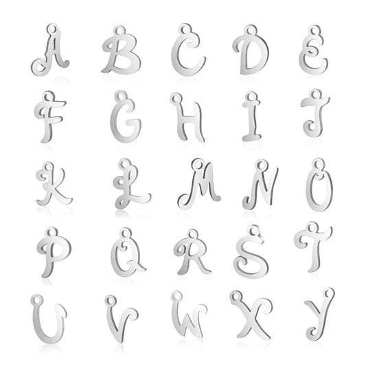 Juego completo de 10 piezas de acero de titanio con 26 colgantes de letras en inglés 
