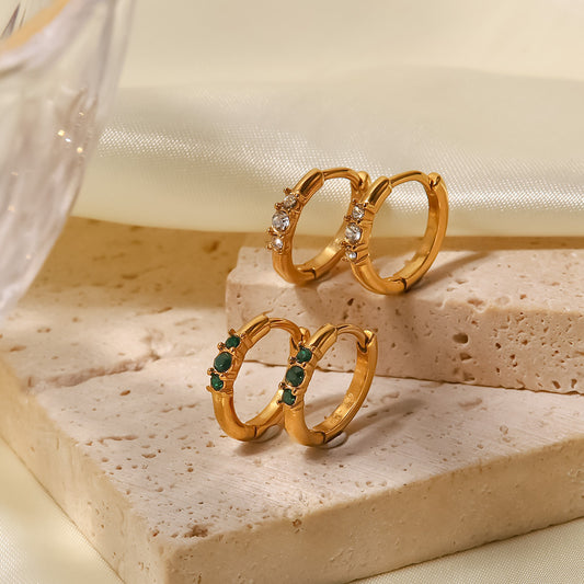 Pendientes redondos de tres diamantes blancos 