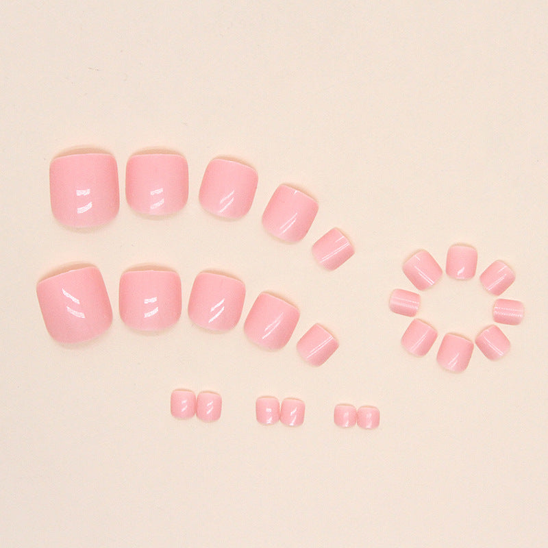 Uñas de los pies frescas y rosadas 