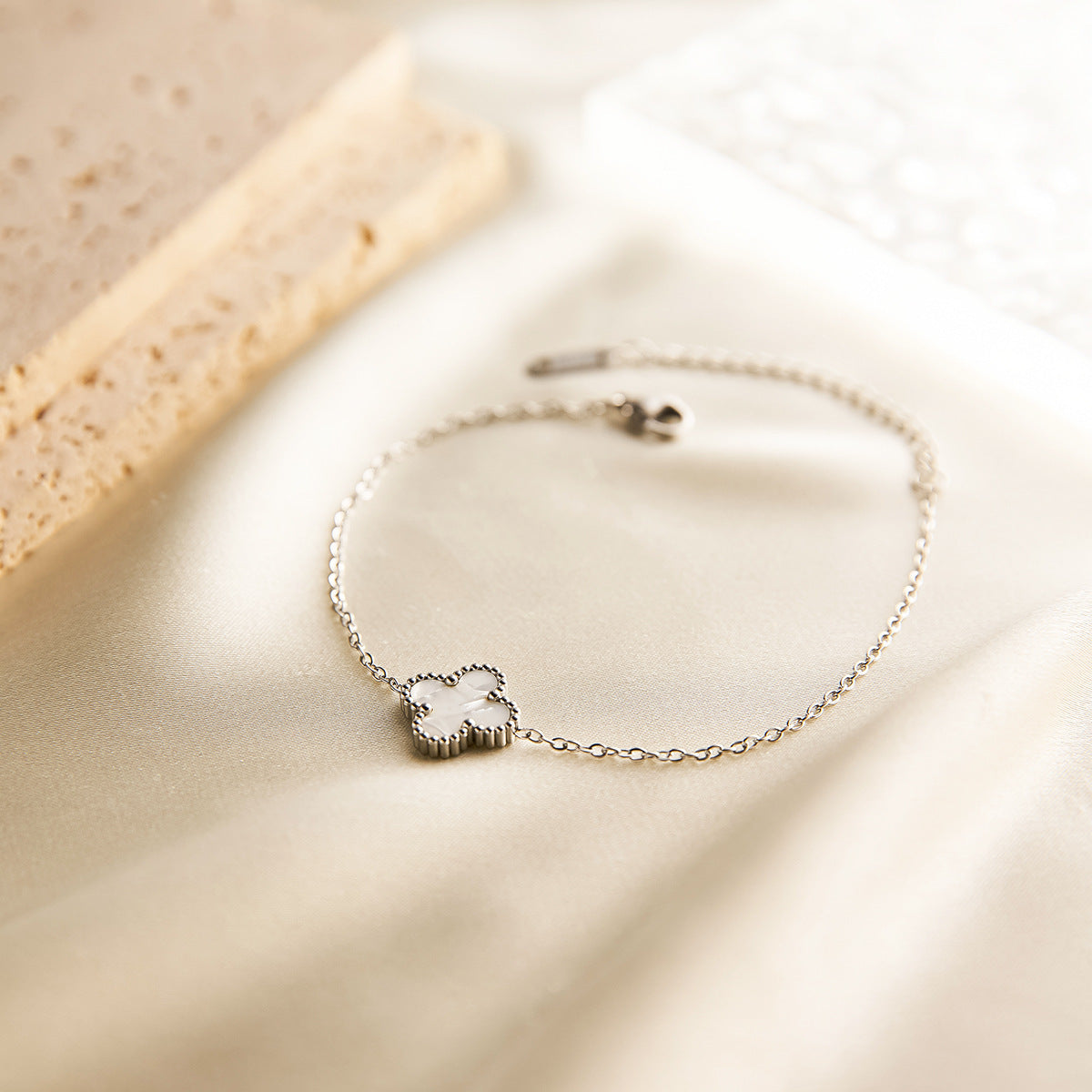 Women's Lucky Clover Necklace & Bracelet Set — Colorfast Collarbone Chains