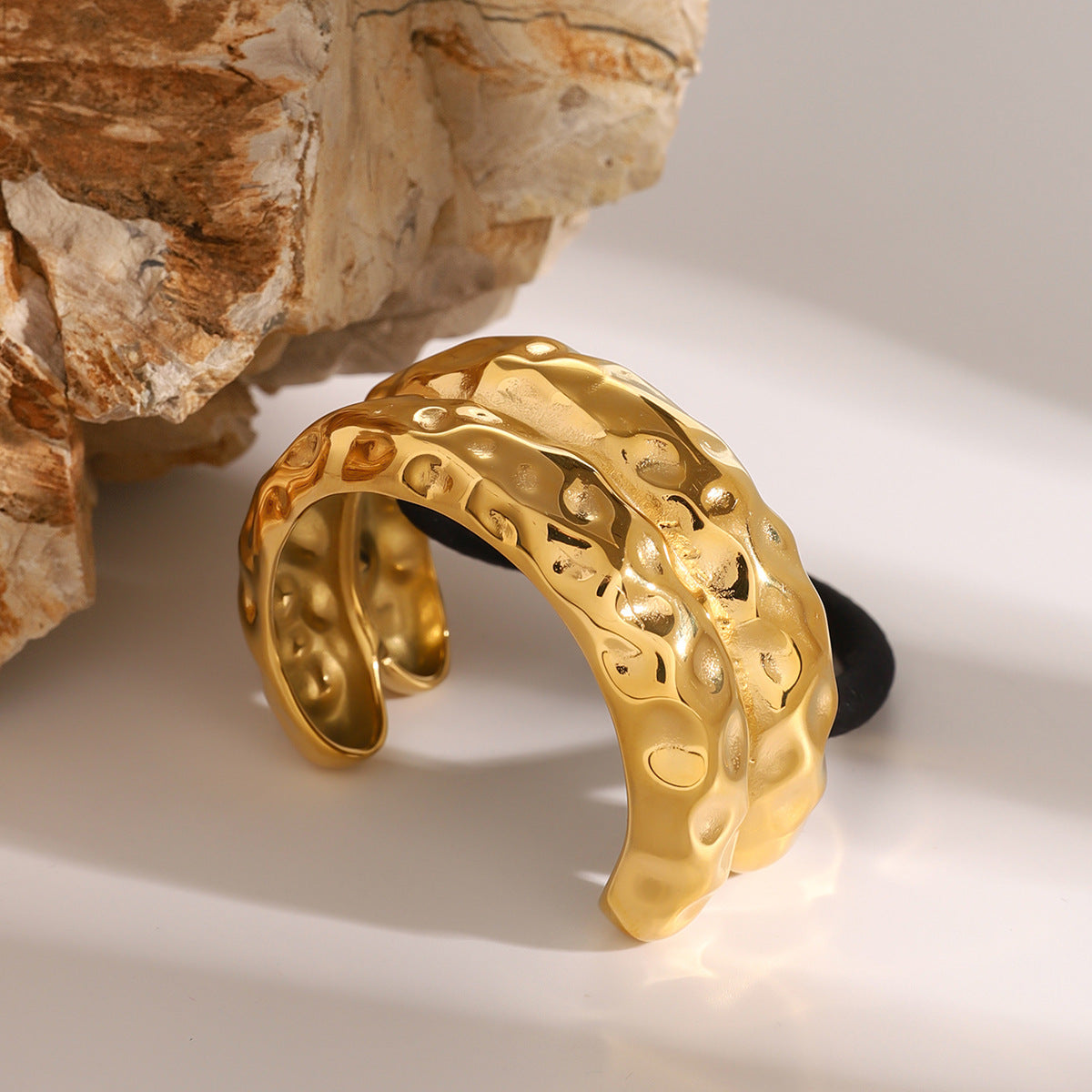 Diadema de acero de titanio dorada 