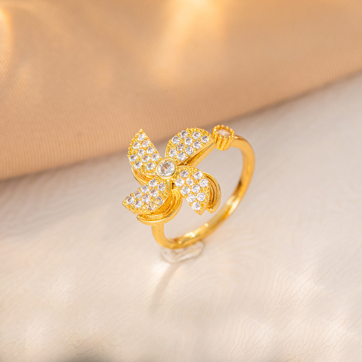 Adjustable Rotating Micro-Inlaid Windmill Ring — Cute Lucky Gift