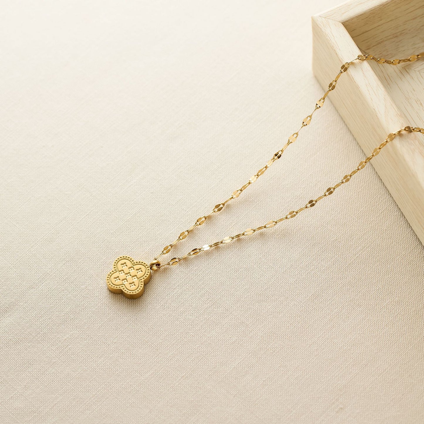 NEW Four-Leaf Clover Collarbone Necklace