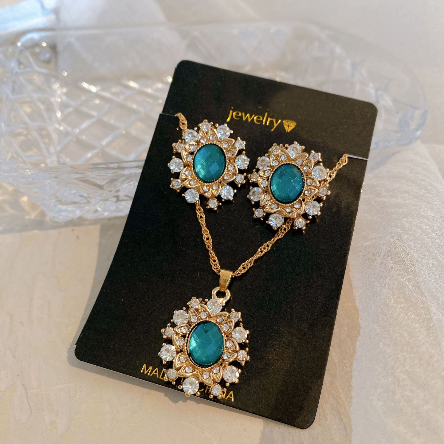 Conjunto de joyas de boda con collar y pendientes de diamantes 