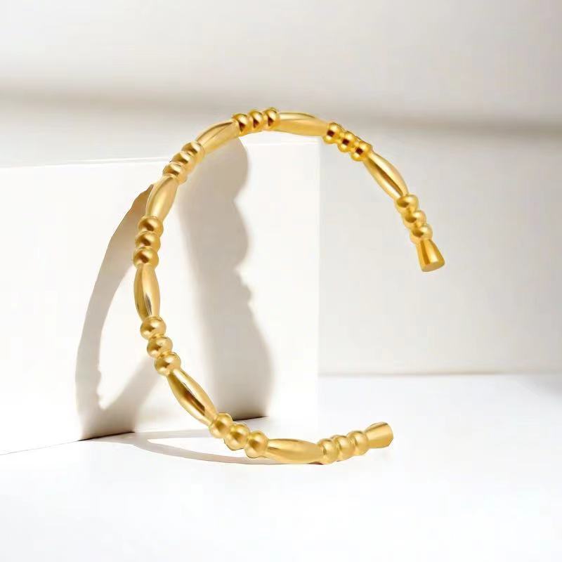 Stainless steel bracelet with diamonds