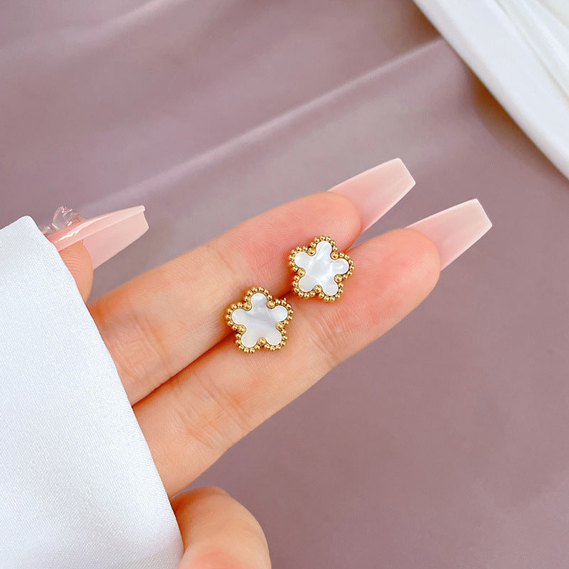 Shell five-leaf flower earrings