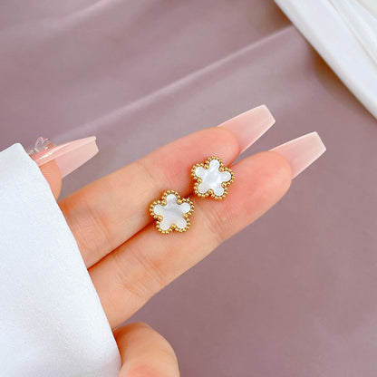 Shell five-leaf flower earrings