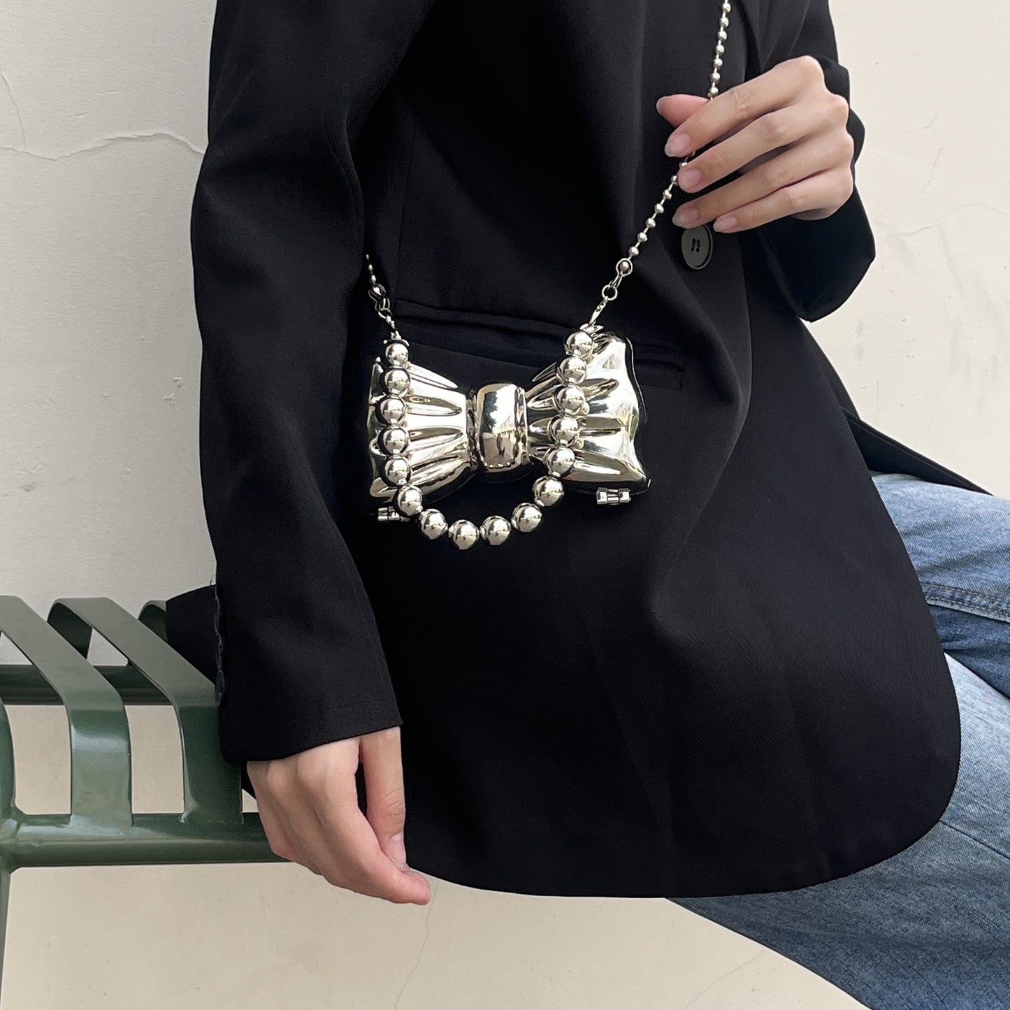 Bow metal earphone bag